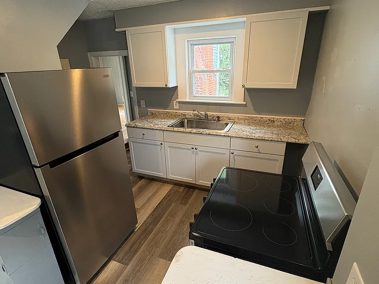 1172 Greenwood Ave — Photo 8