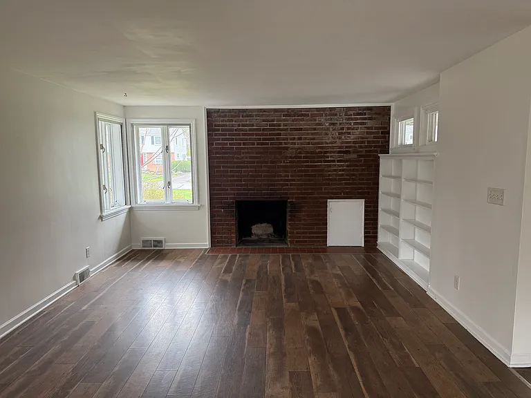 124 Penarrow Rd — Photo 14