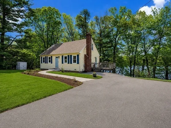117 Oak Ridge Dr, Ayer, MA 01432