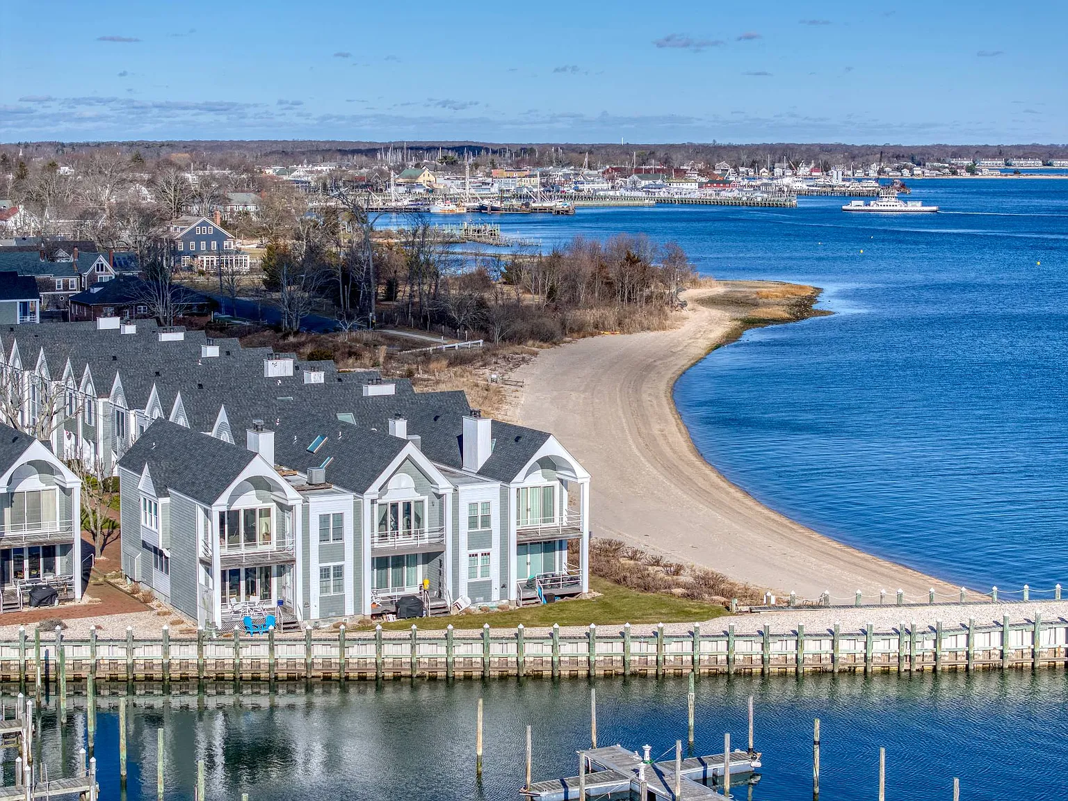 Greenport Waterfront Condo — Photo 2