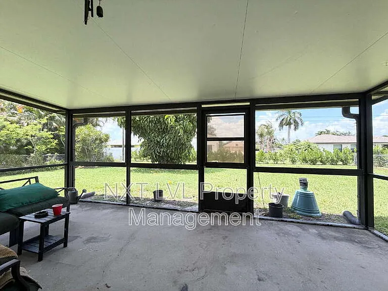 205 SE 18th St — Photo 16