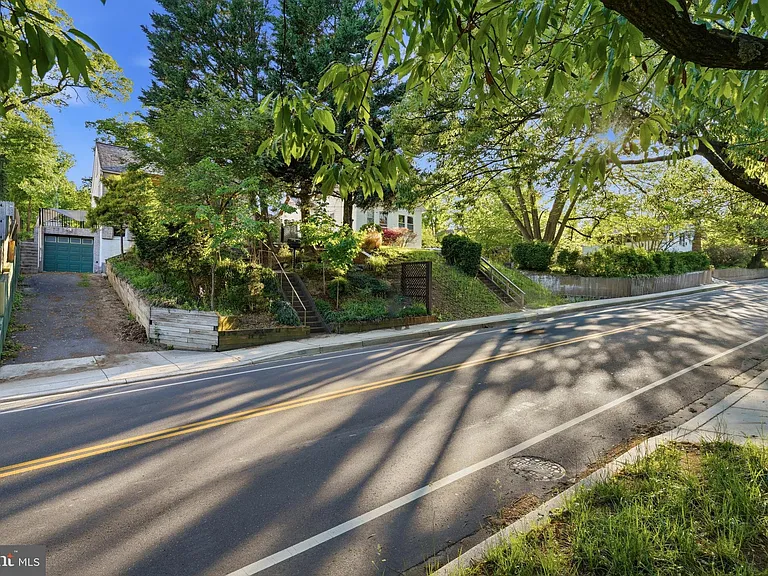 605 Ethan Allen Ave — Photo 3