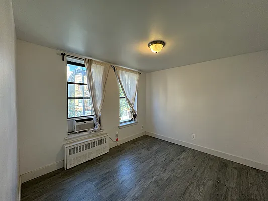 Rented by Pear NYC LLC | media 8