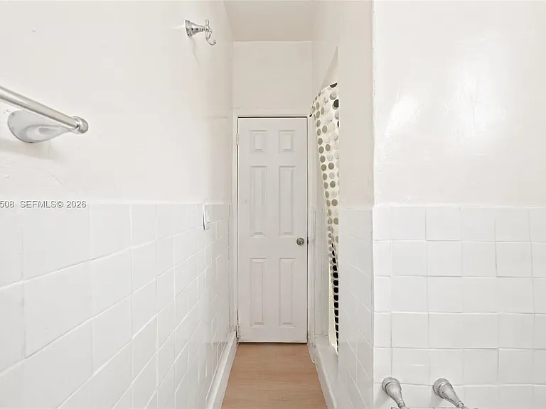 121 NE 56th St #3 — Photo 11