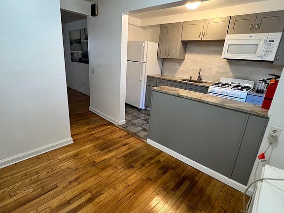 5th image of 1909 Wood Ave APT D1