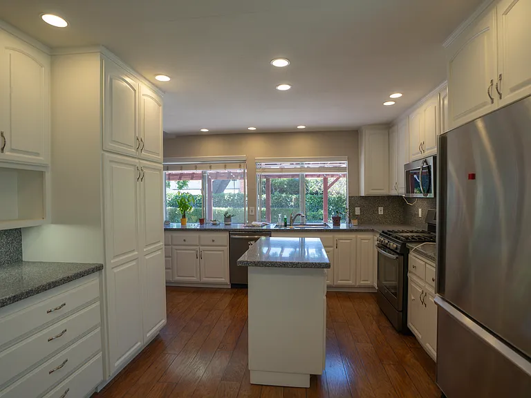 408 Fernando Ct — Photo 3