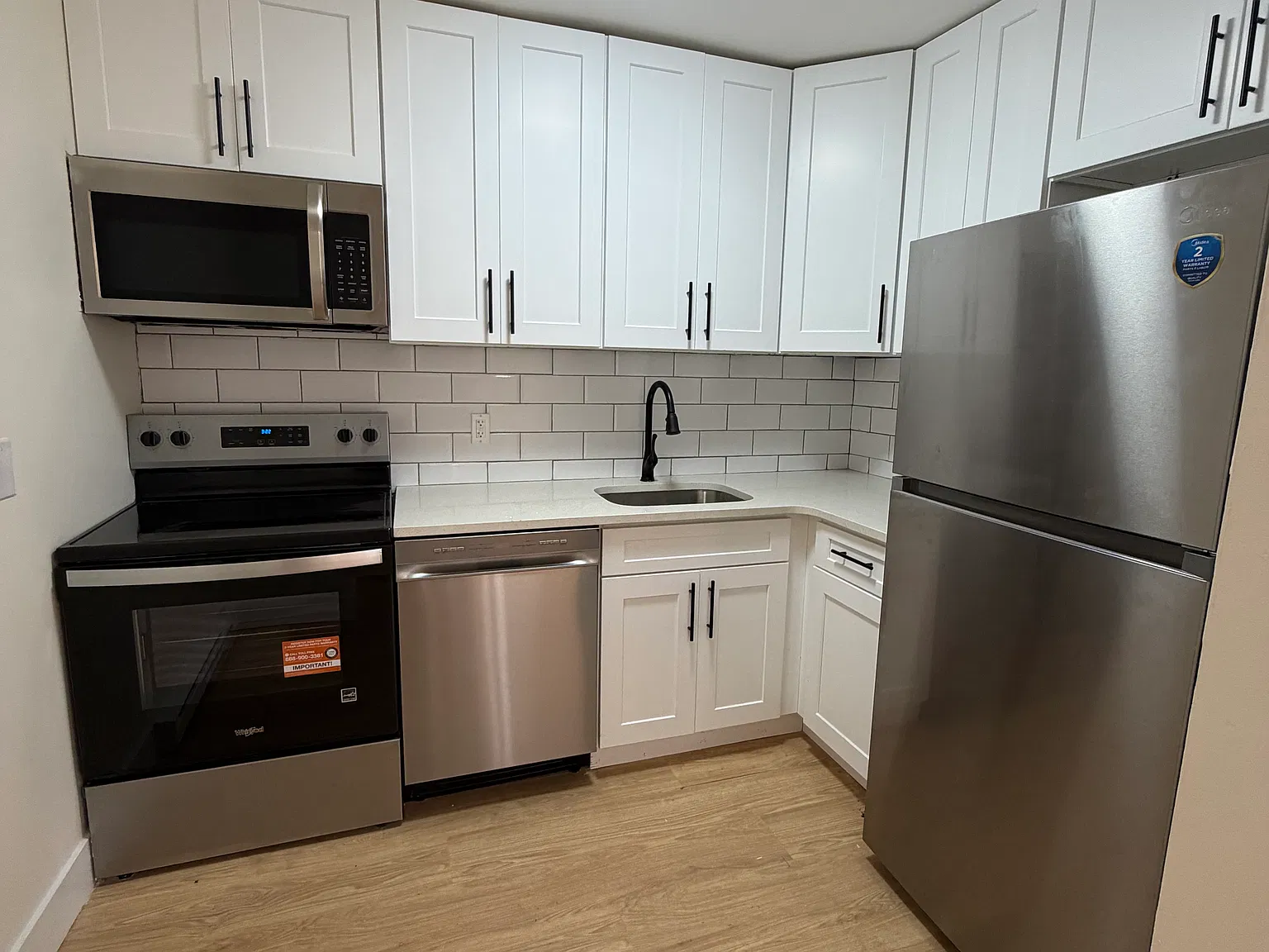 1 bed, 1100 sqft, $1,300 — Photo 2
