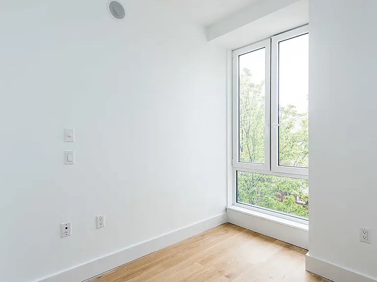 74 Maujer St #1B — Photo 7