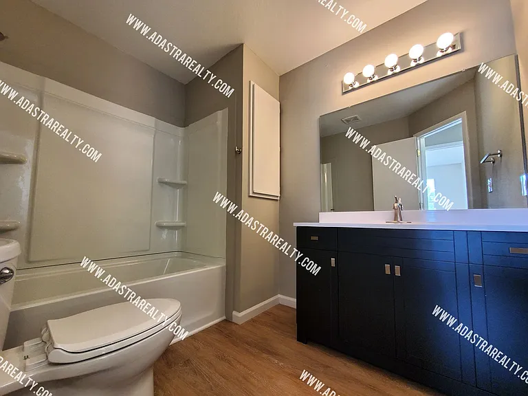 121 Ames St — Photo 11