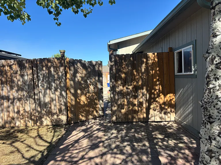 418 1/2 Glendale Way — Photo 9