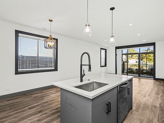3rd image of 6422 S Drexel Ave #3N