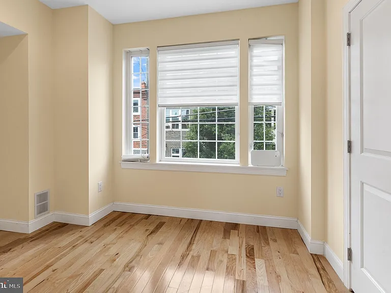 724 E Thompson St — Photo 19