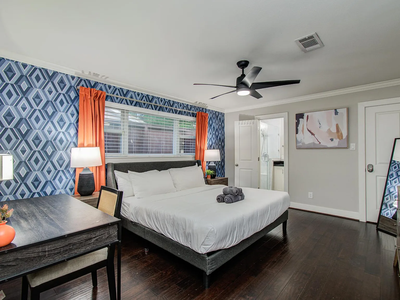 5 bed, 2.5 bath, 2037 sqft, $9,750 — Photo 3