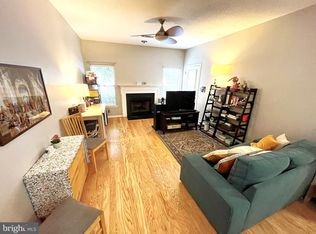 14305 Climbing Rose Way APT 102, Centreville, VA 20121