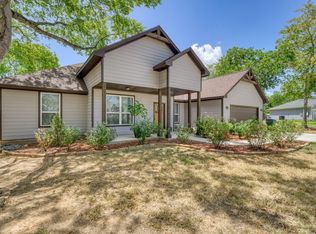 305 Thompson St, Madisonville, TX 77864