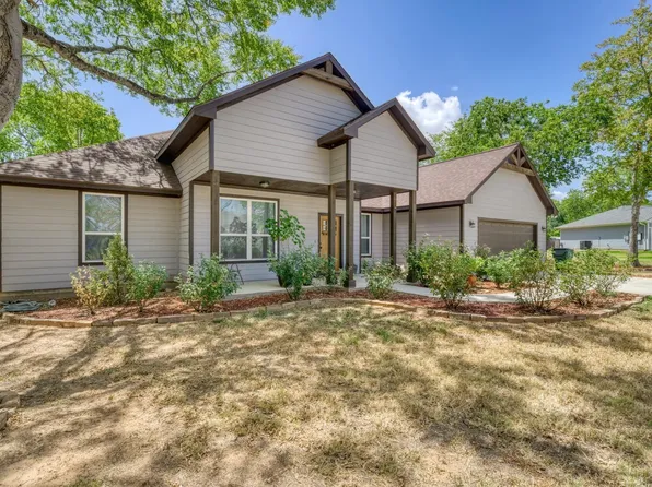 305 Thompson St, Madisonville, TX 77864