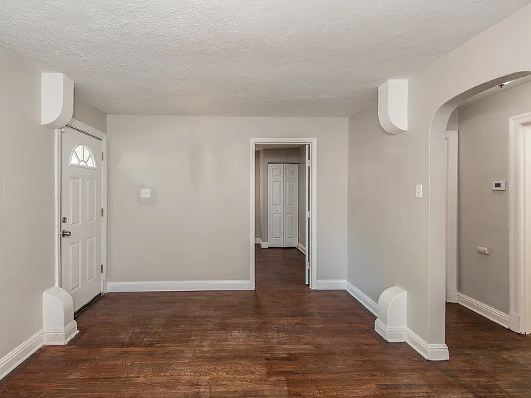 320 Henquin Dr — Photo 3