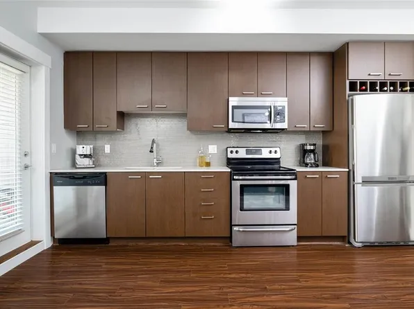 2473 Atkins Ave #308, Pt Coquitlam, BC V3C 0C4