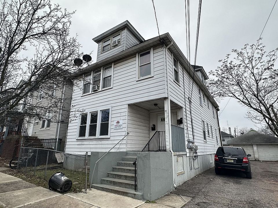 1st image of 102 Baldwin St APT 1