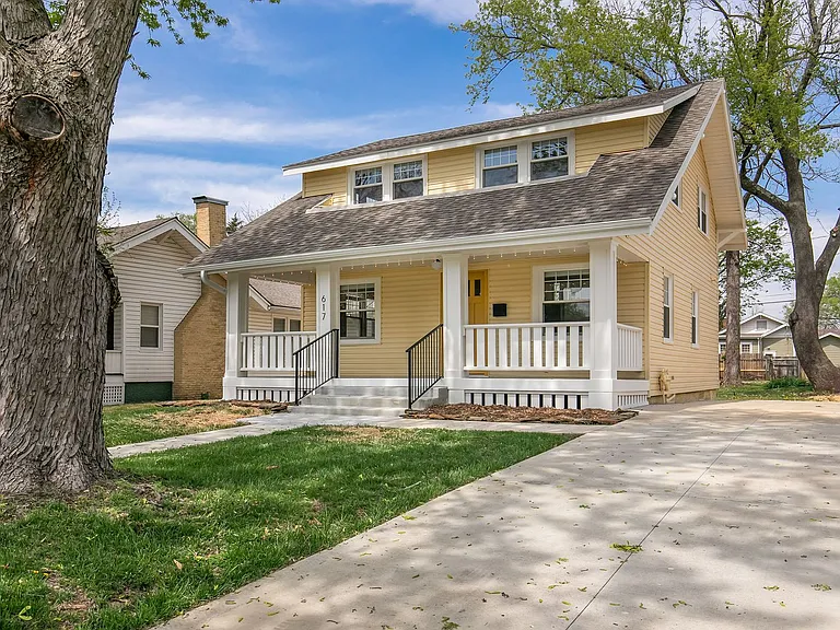 617 E Delmar St — Photo 3