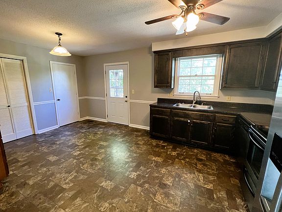 4th image of 413 Spencer Ln