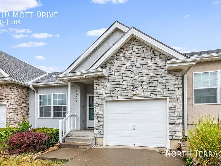 210 Mott Dr — Photo 21