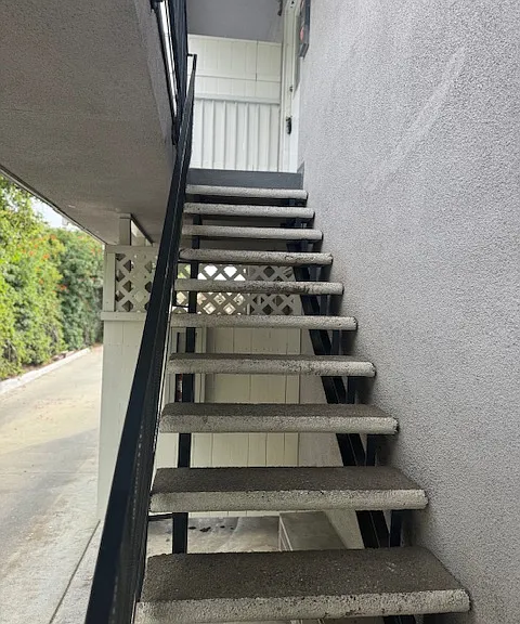 44 N Roosevelt Ave #8 — Photo 4