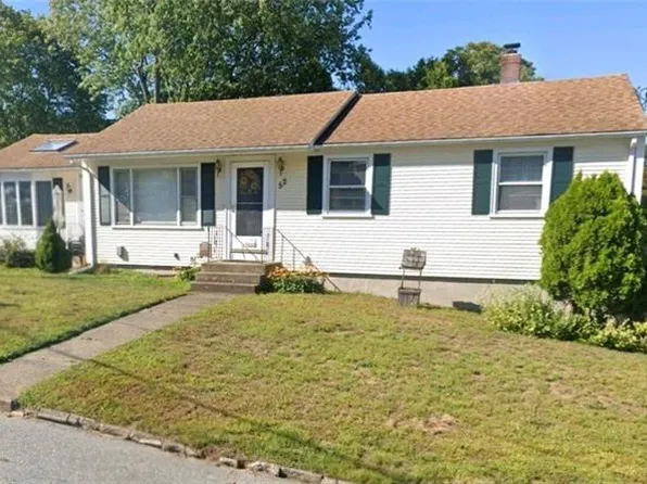 52 Fairgreen Dr, West Warwick, RI 02893