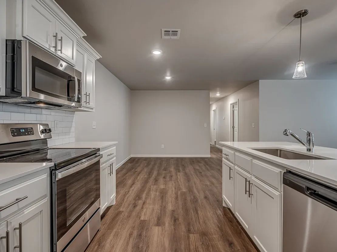 3 bed, 1368 sqft, $1,807 — Photo 3