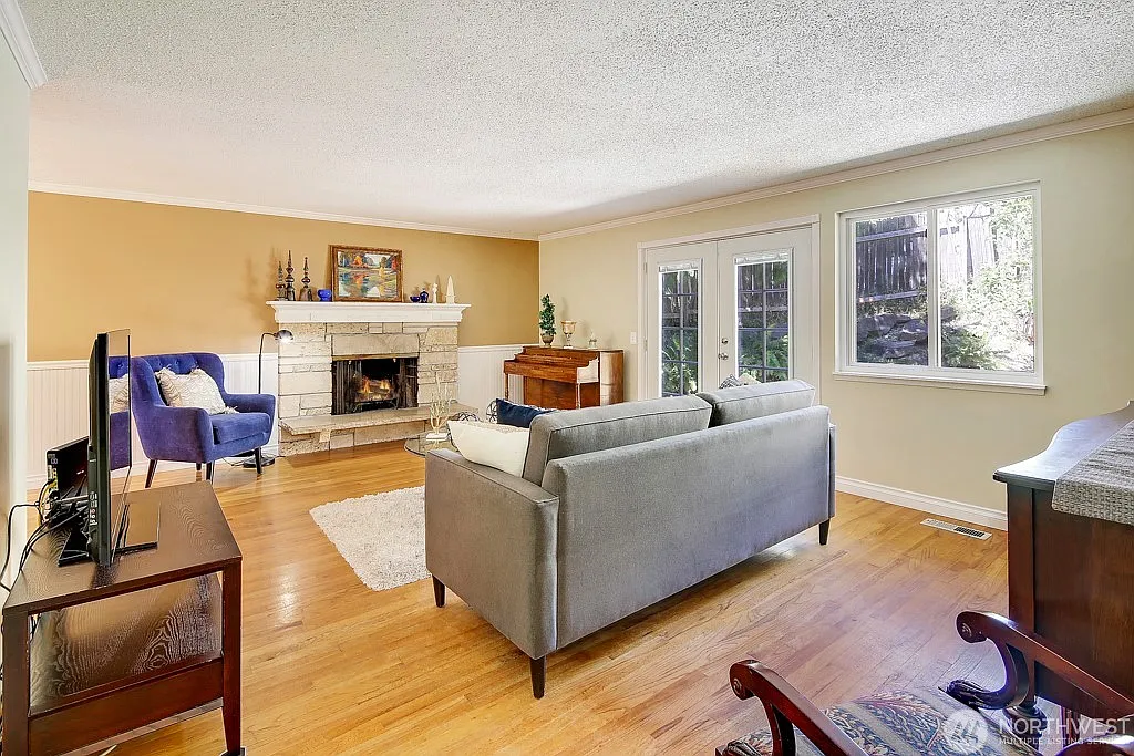3 bed, 1910 sqft, $3,850 — Photo 3