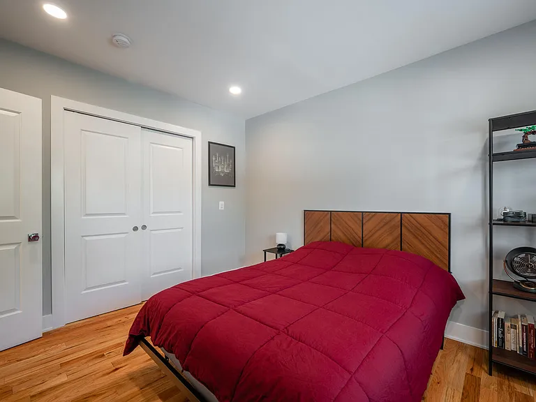 714 11th St NE #302 — Photo 15