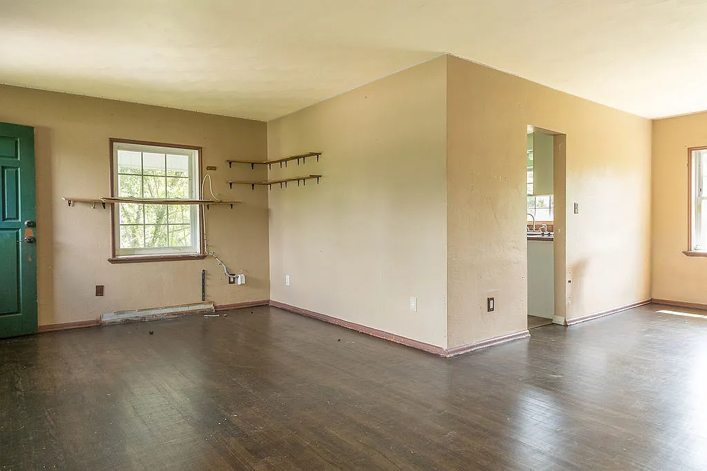 1197 N Garfield Ave - P123 - 1 — Photo 4