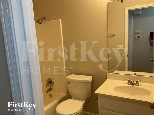 11220 N McGee St, Kansas City, MO 64155