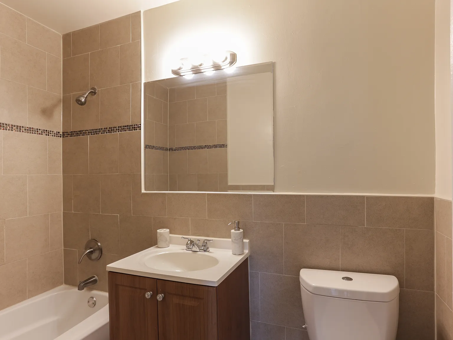 Forest Hill Apartments — Photo 2