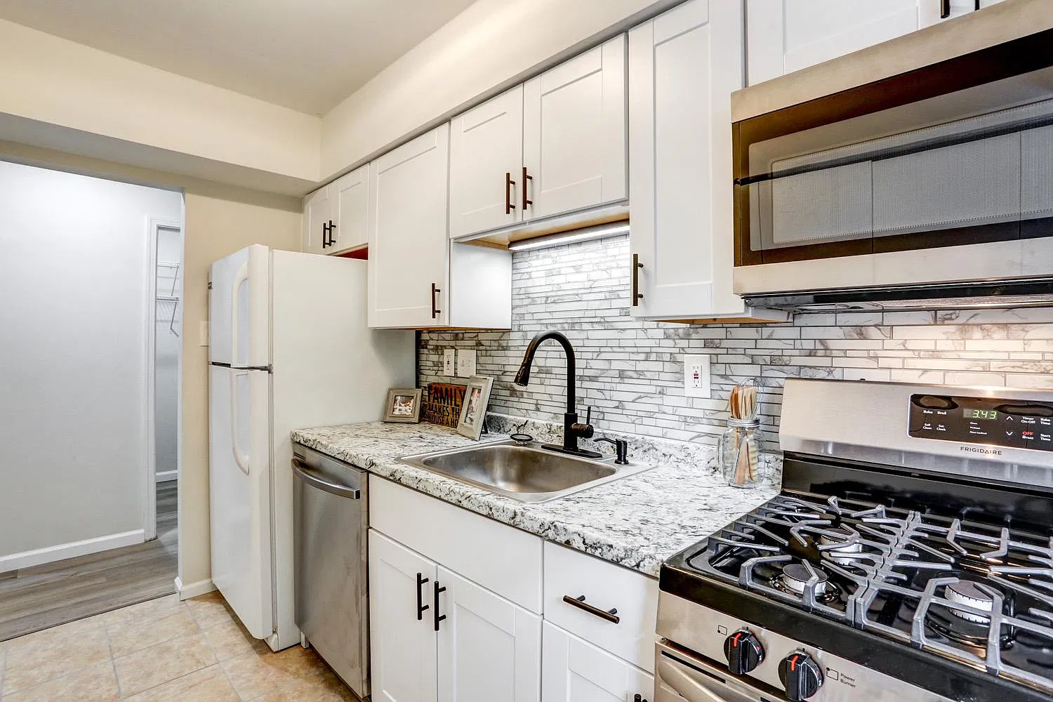 1 bed, 750 sqft, $1,249 — Photo 1