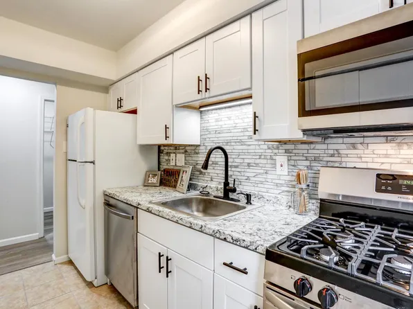 957 Avila Rd, Harrisburg, PA 17109