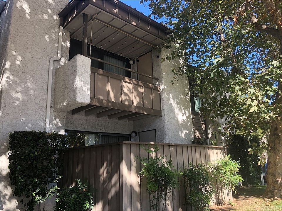 1st image of 15511 Sherman Way APT 13