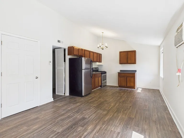 Forest Square Apartments — Photo 44