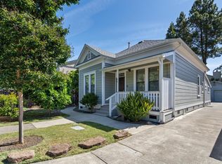 24 S University St, Healdsburg, CA