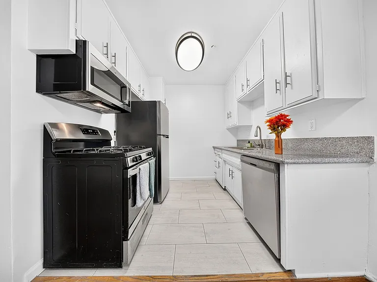 2010 S. Garth Ave. — Photo 8