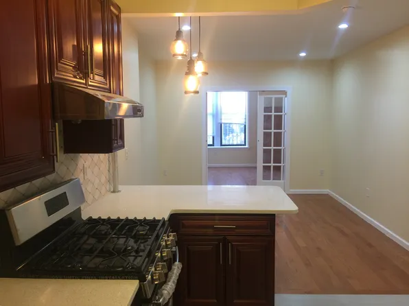 146 Forsyth Street image 1 of 14