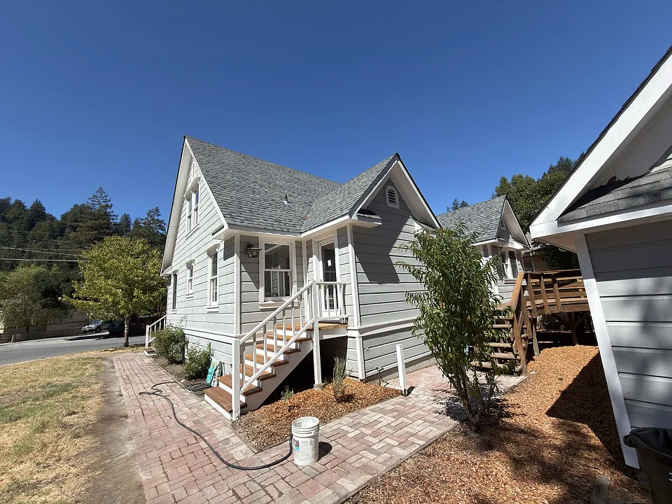 17150 River Ln
