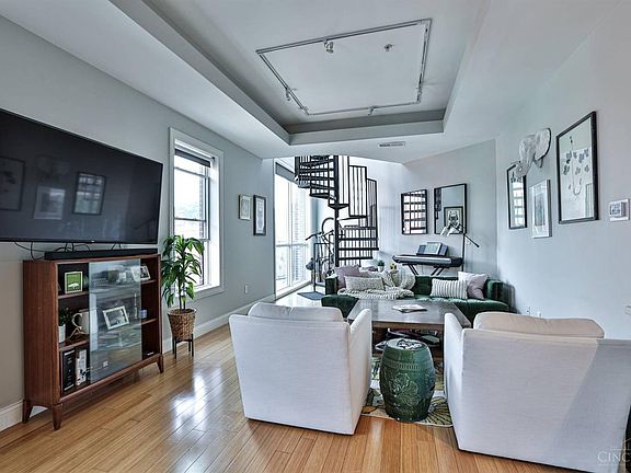 5th image of 1331 Vine St Unit 8