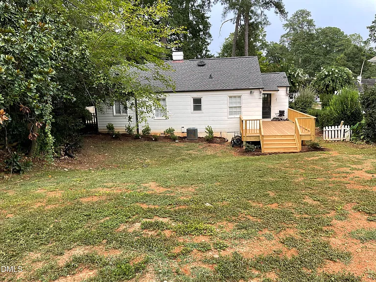 1009 Canterbury Rd — Photo 7