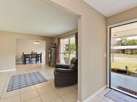 4th image of 4708 Tara Woods Dr E