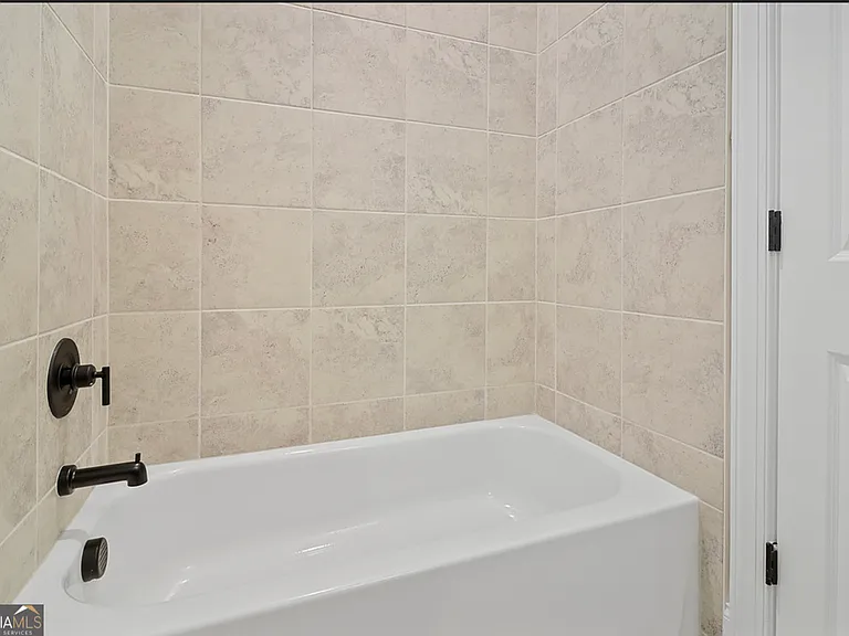 127 Vivian Ln — Photo 12