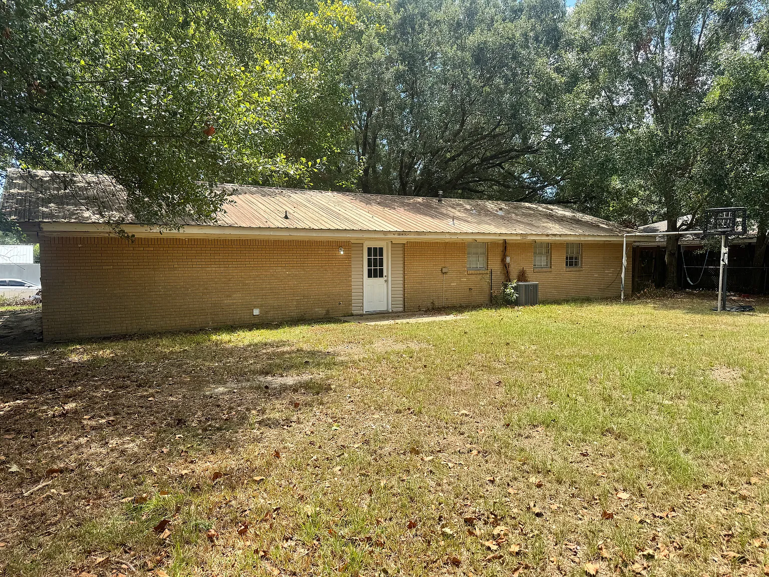 4 bed, 1800 sqft, $1,695 — Photo 2