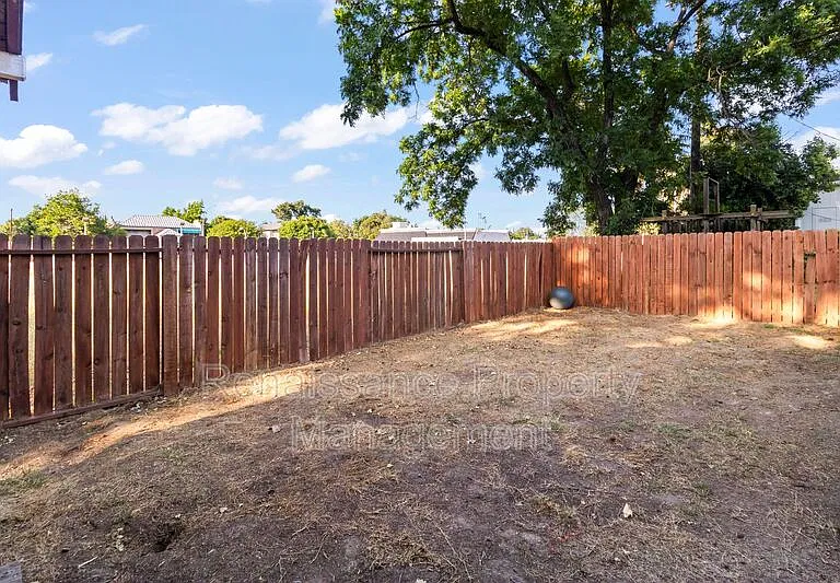 1026 N Windeler Ave #A — Photo 19