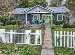 525 Pleasant Dr, Tonganoxie, KS 66086