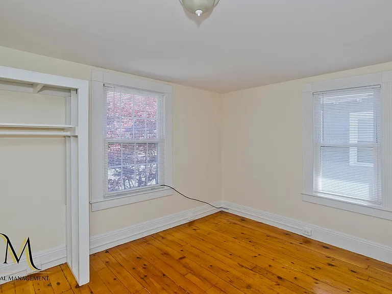208-210 Fort Pleasant Ave — Photo 26